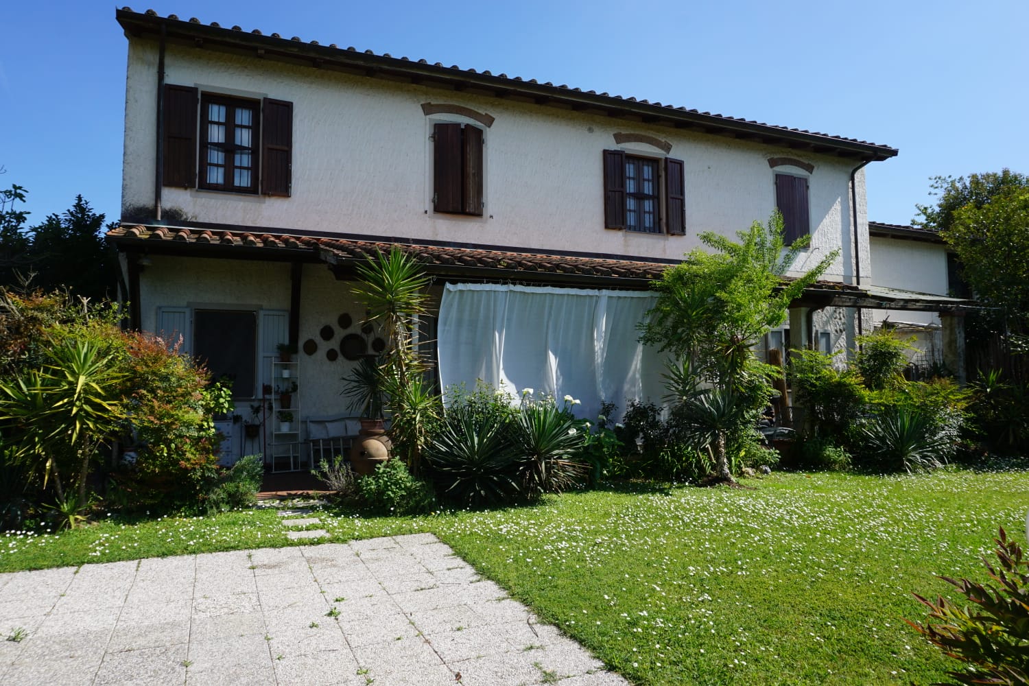 Lucca-Pietrasanta-Ponterosso-Indipendenti-Villa