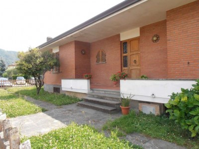 Lucca-Massarosa-Piano di mommio Indipendenti Villa